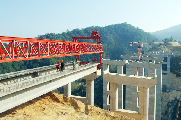 云南龍瑞高速公路